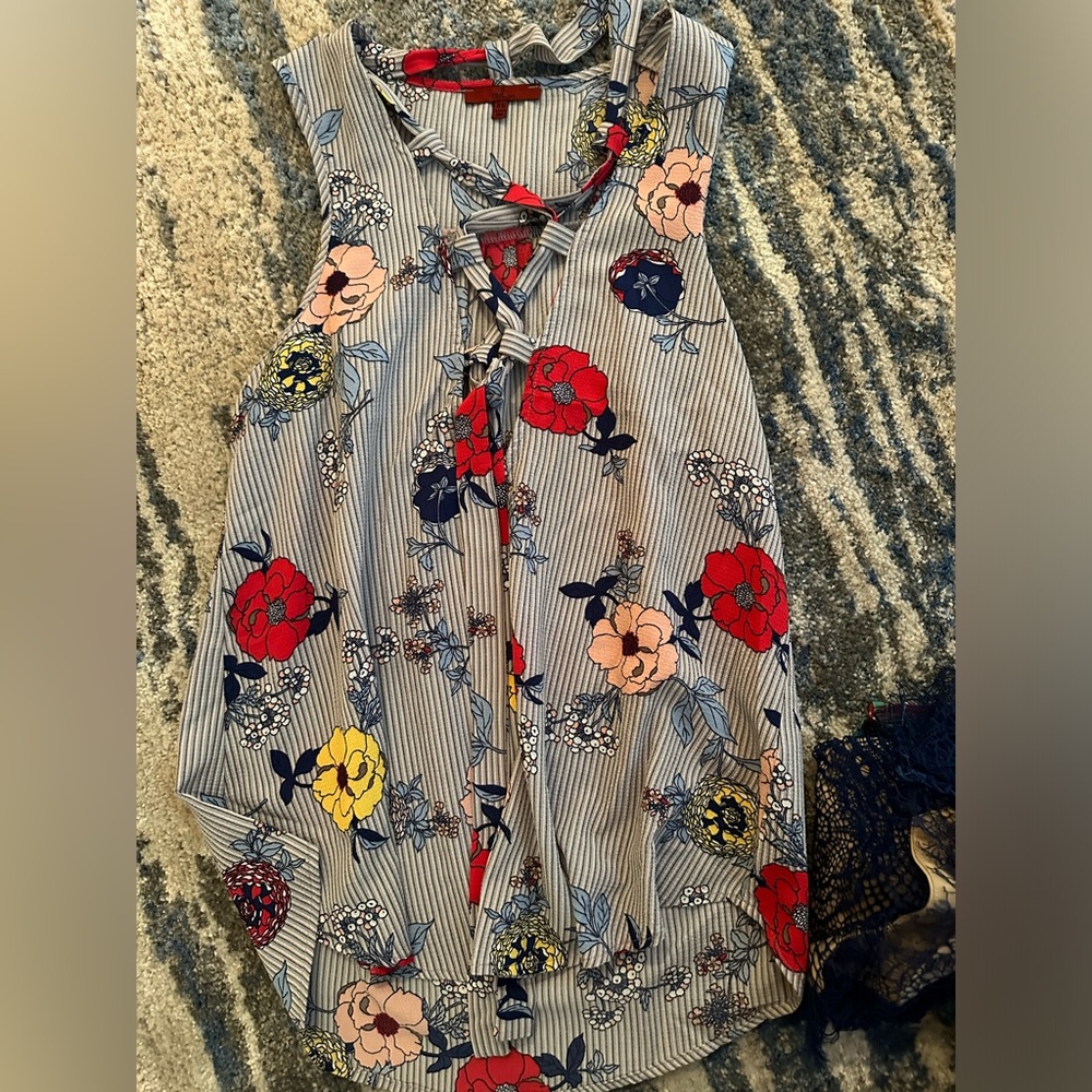 Women’s tank top tie up tee